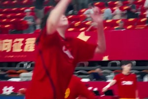 若你有2米26身高...谁不想急头白脸扣个篮啊？#张子宇