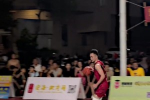 哥们，你挺会调动现场气氛啊！