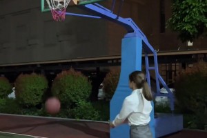就问你，小姐姐的投篮是不是比你强？