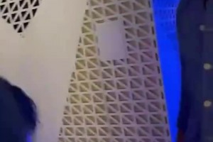 老詹曾为了躲几个跟着他的女人，走了反向的电梯下楼