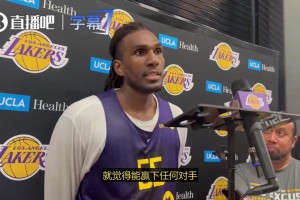 曾经的双探花组合！塔图姆 杰伦·布朗分别在场地两端热身